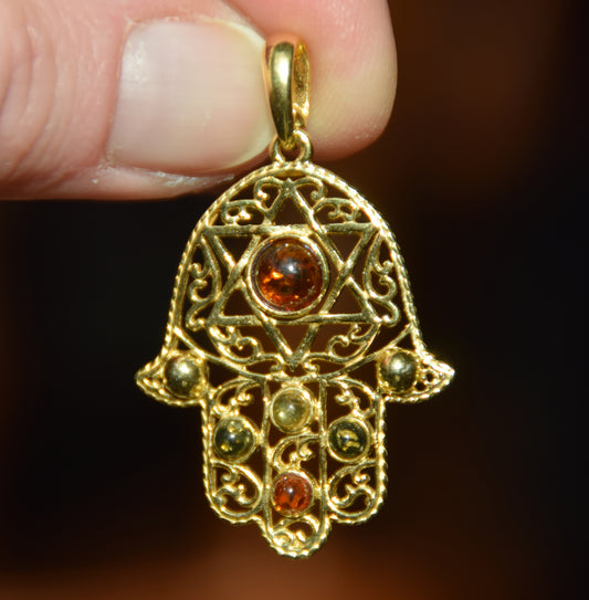 Fatima hand pendant in 18k Gold-plated Silver and natural Amber in various shades, MJ Baltica BZW182