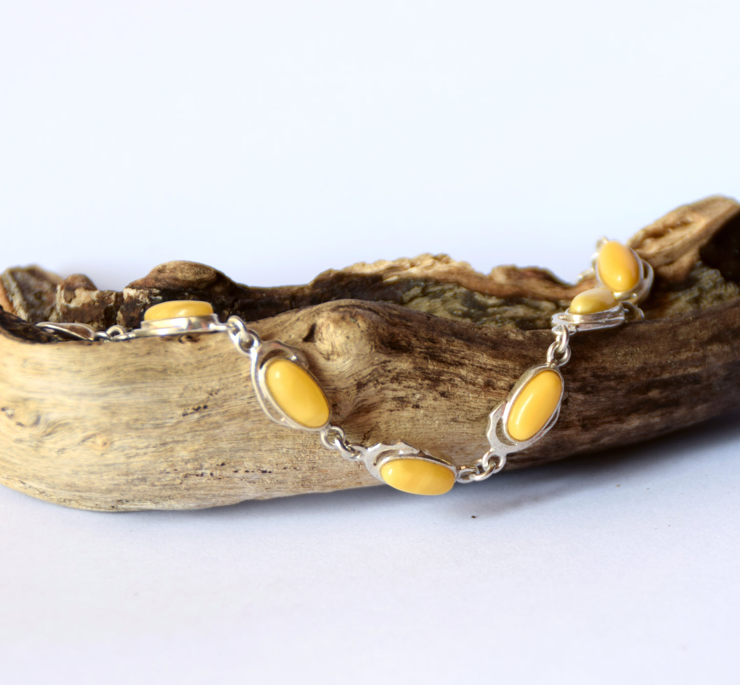 MJ Baltica, bracelet, natural Baltic amber, 925 silver, luminous, elegant, handcrafted, imperial amber, BB057