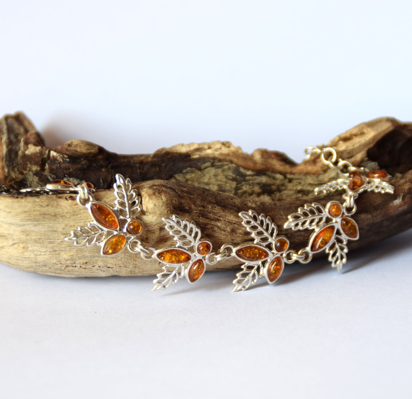 MJ Baltica, bracelet, natural Baltic amber, 925 silver, bright, elegant, handcrafted, cognac, flowers, BB065