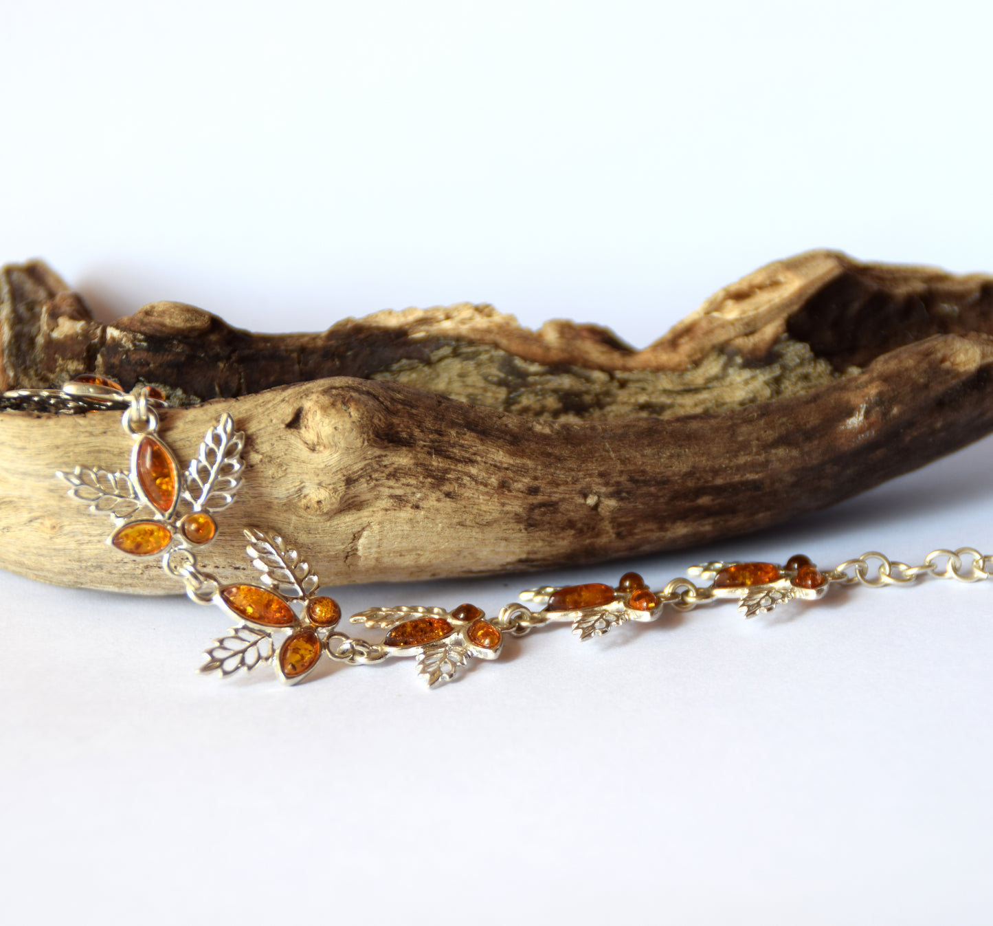 MJ Baltica, bracelet, natural Baltic amber, 925 silver, bright, elegant, handcrafted, cognac, flowers, BB065