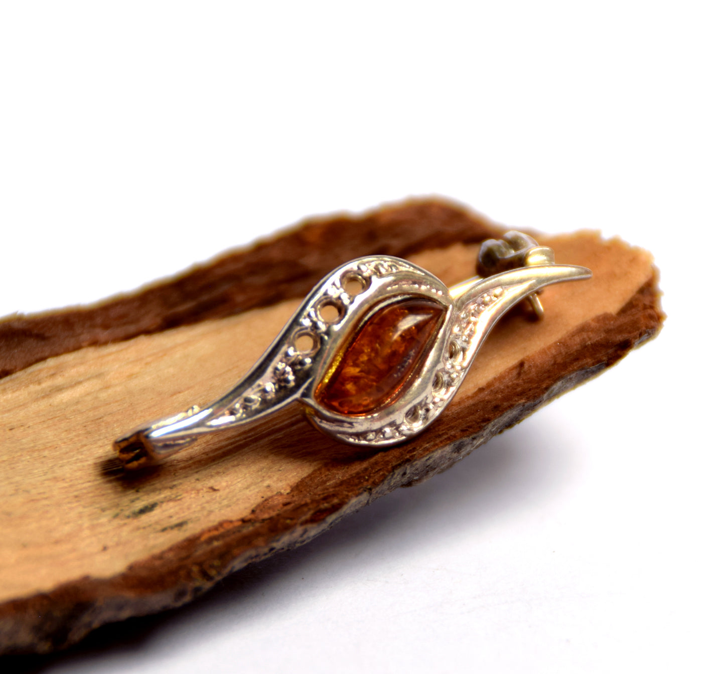 MJ Baltica, brooch, natural Baltic amber, 925 silver, delicate, handcrafted, BBR004