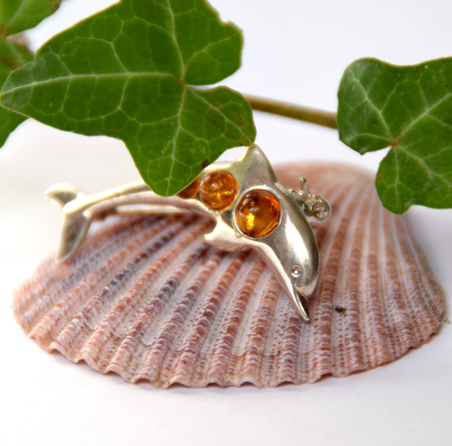 MJ Baltica, brooch, natural Baltic amber, 925 silver, dolphin, jumping, delicious, BBR013