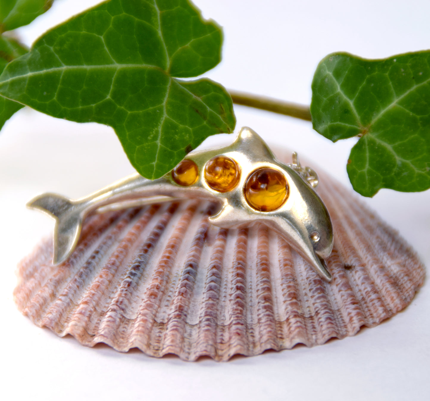 MJ Baltica, brooch, natural Baltic amber, 925 silver, dolphin, jumping, delicious, BBR013