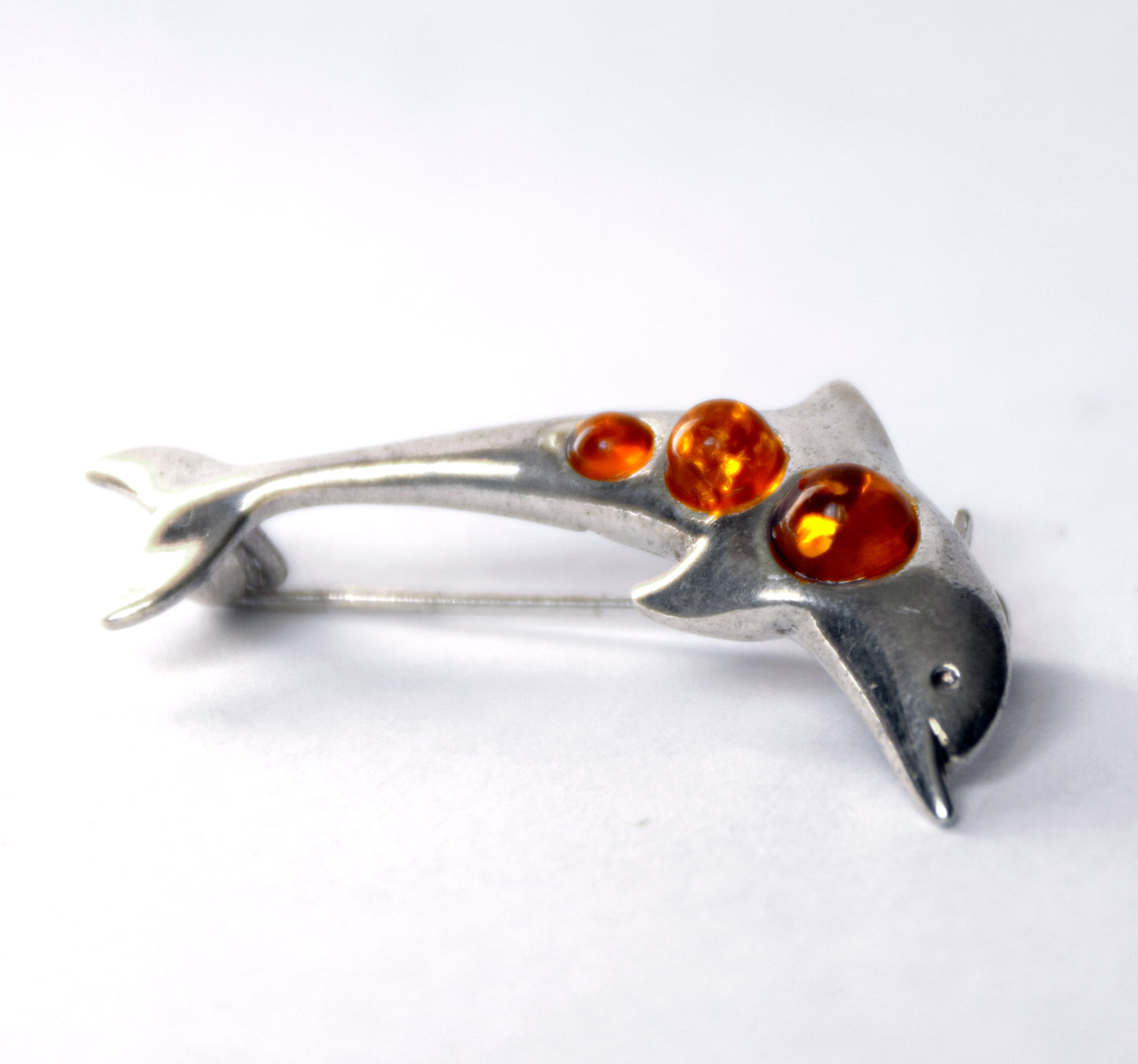 MJ Baltica, brooch, natural Baltic amber, 925 silver, dolphin, jumping, delicious, BBR013