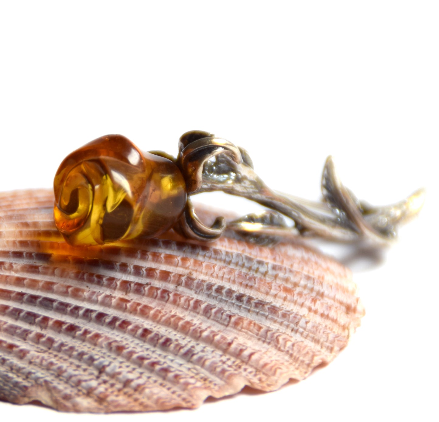 MJ Baltica, brooch, natural Baltic Amber, 925 Silver, delicate, fine, pink, flower, elegant, BBR033