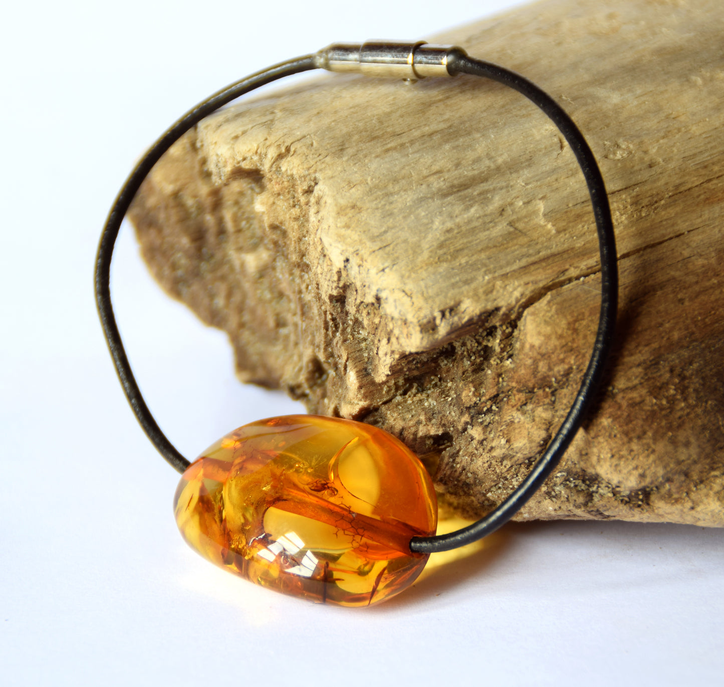 MJ Baltica, bracelet, Natural Baltic Amber, handcrafted, anti-inflammatory, healing, beautiful, unique, BBS028