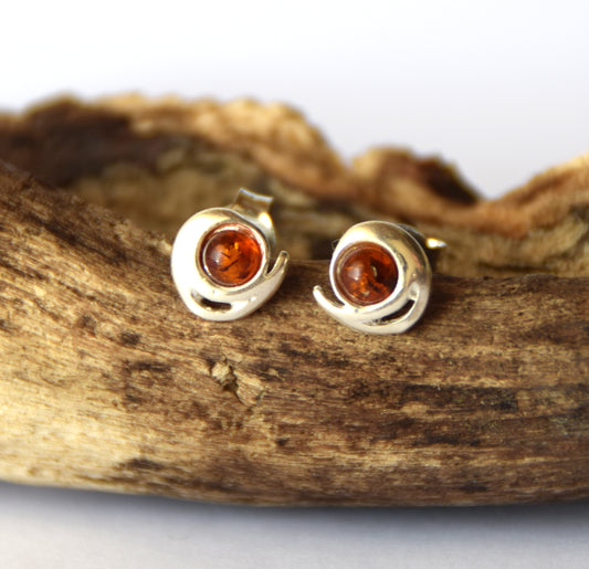 Orecchini a lobo creati con Ambra cognac naturale e Argento 925, MJ Baltica, BK109