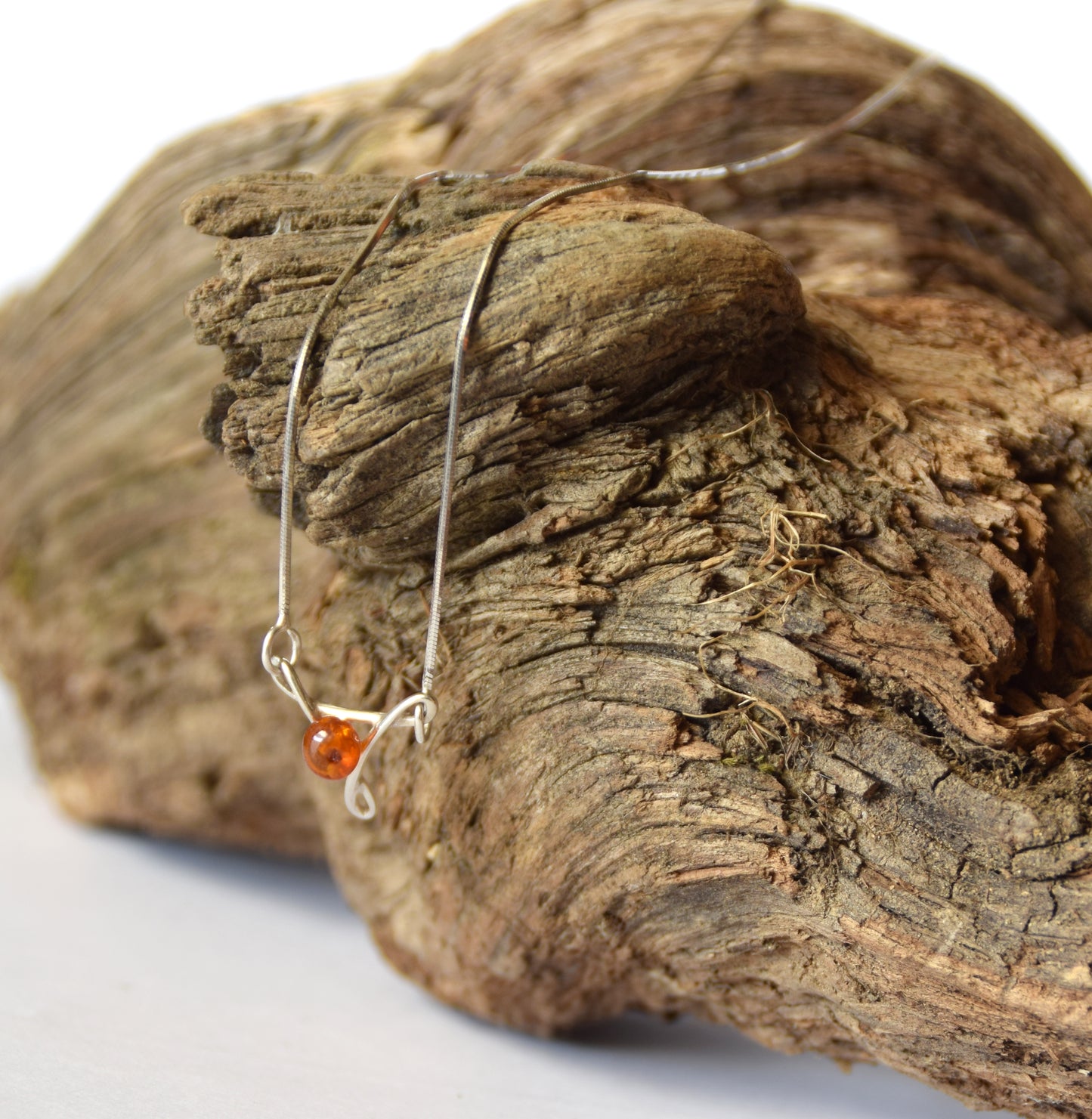 MJ Baltica, necklace, choker, natural Baltic amber, 925 silver, delicate, triskel, feminine, BKo045