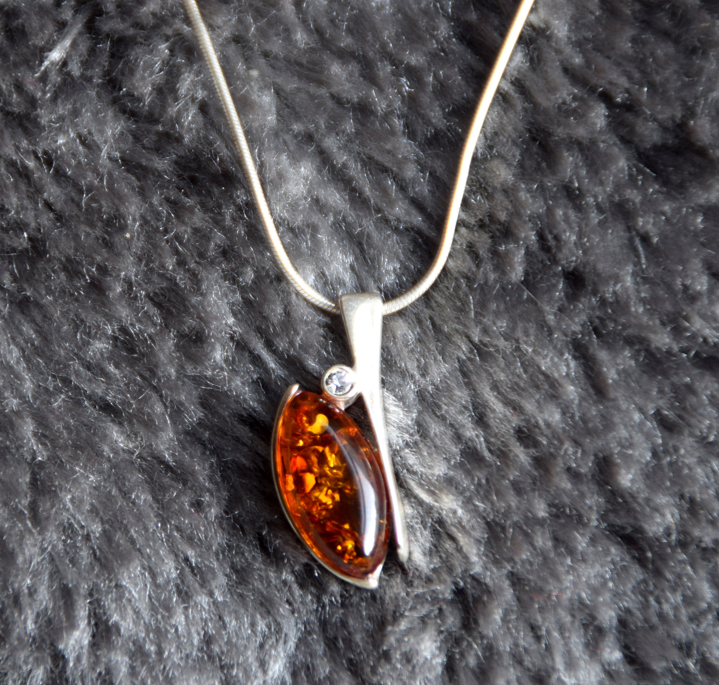 MJ Baltica, necklace, choker, natural Baltic amber, 925 silver, elegant, luminous, zirconia, feminine, BKo051