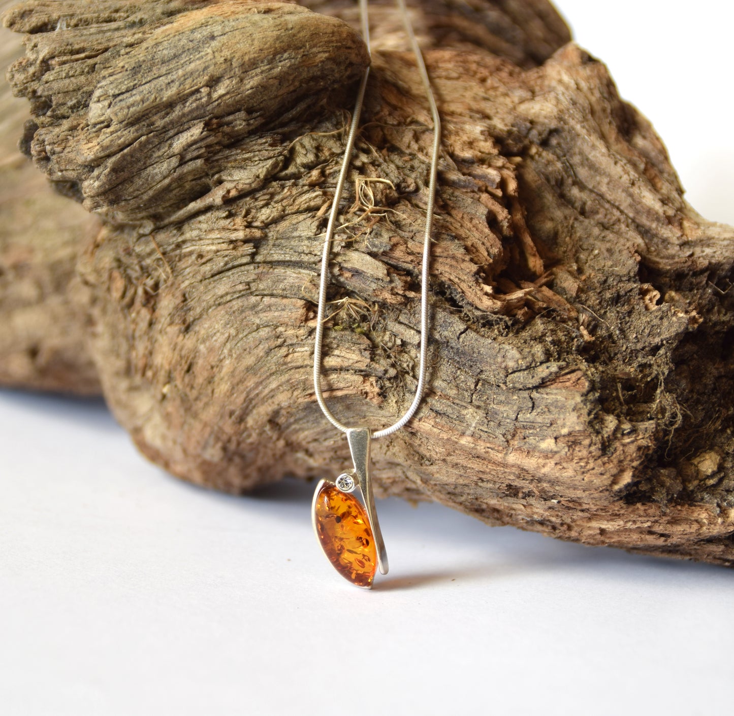 MJ Baltica, necklace, choker, natural Baltic amber, 925 silver, elegant, luminous, zirconia, feminine, BKo051