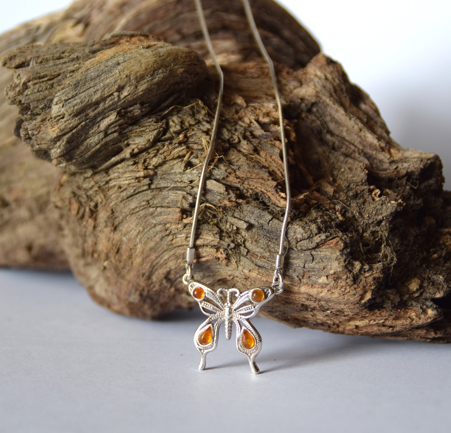 MJ Baltica, necklace, choker, natural Baltic amber, 925 silver, butterfly, feminine, elegant, BKo053