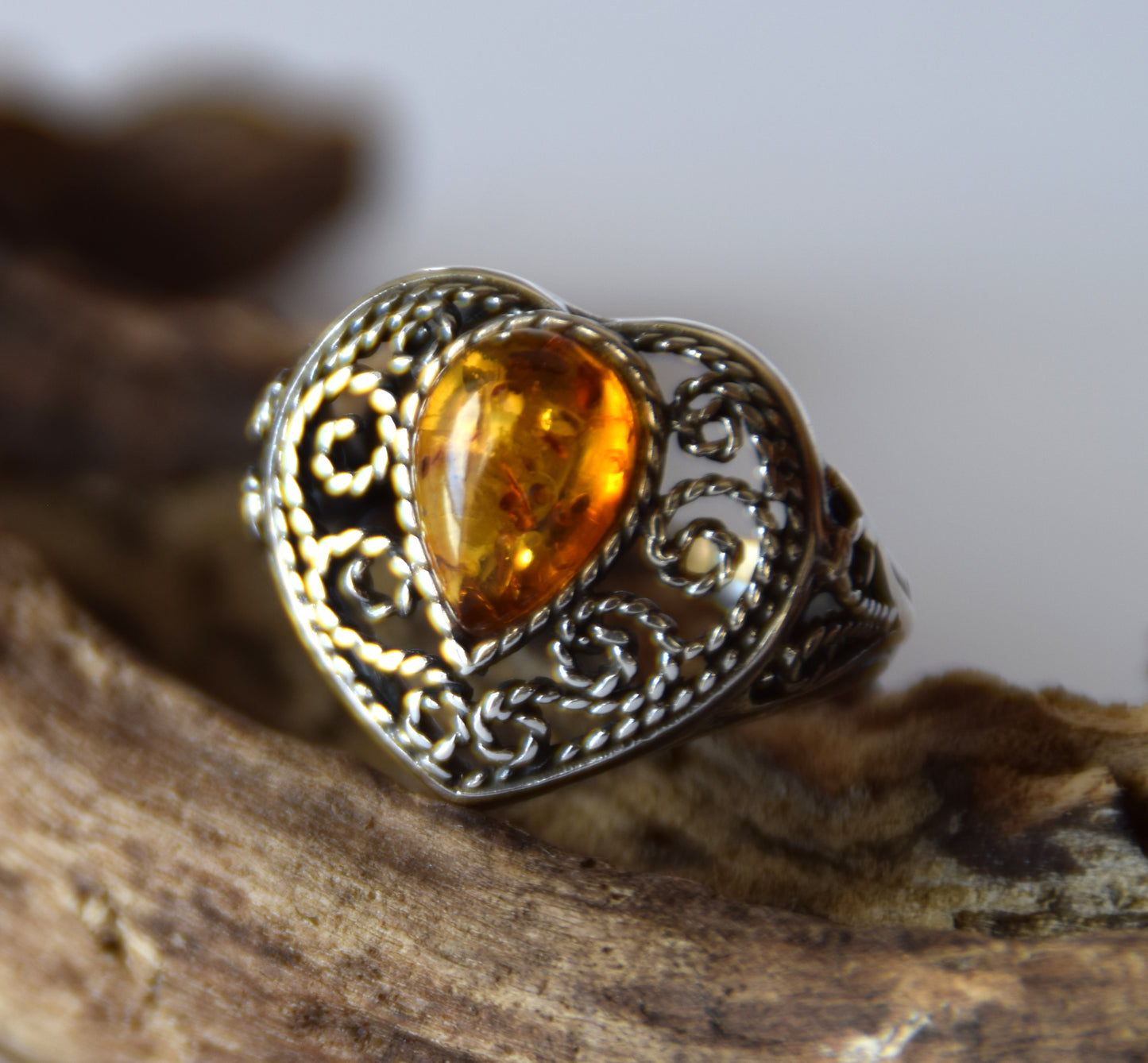 MJ Baltica, ring, natural Baltic Amber, 925 Silver, handcrafted, band, heart, filigree, luminous BP090