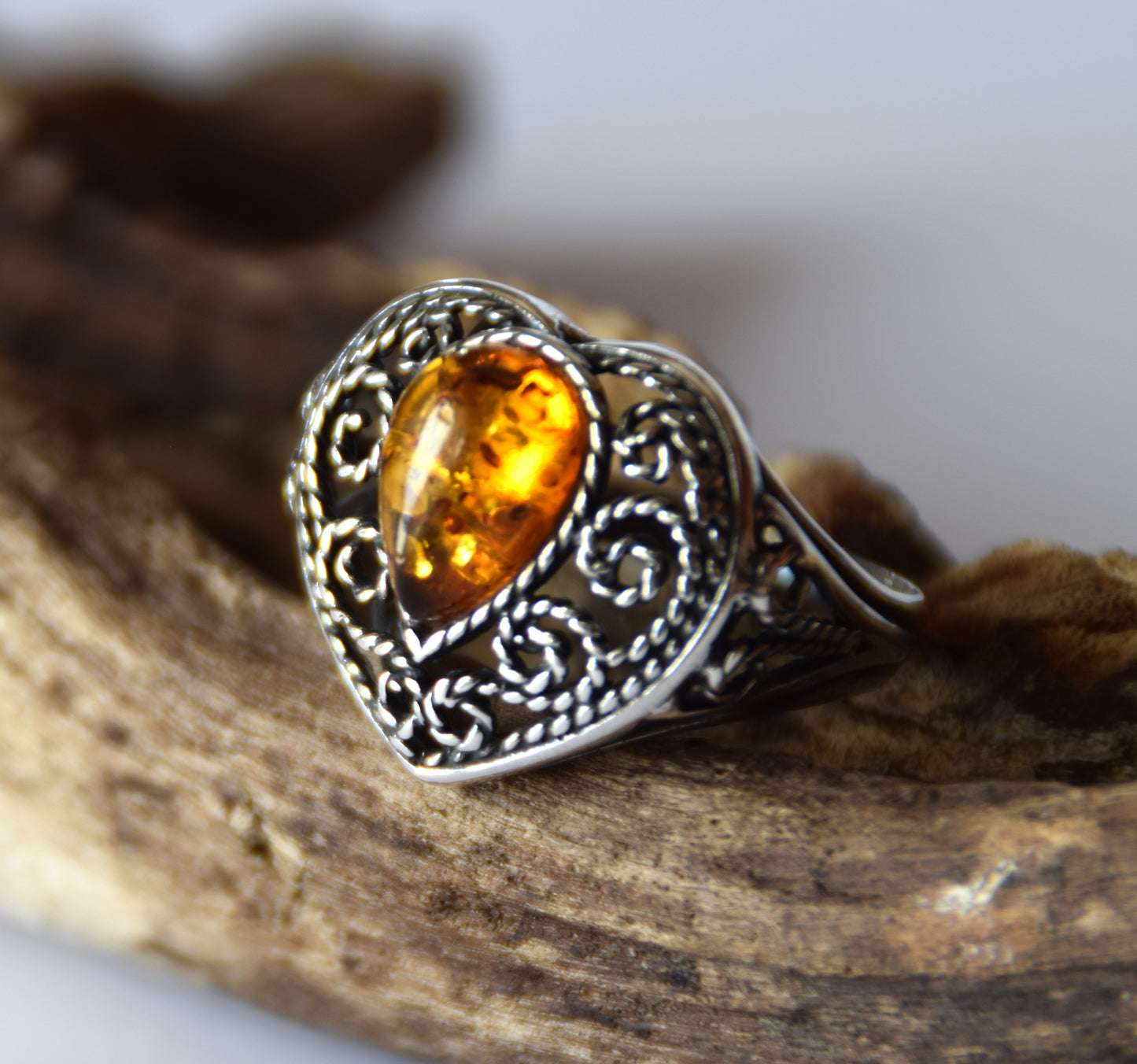 MJ Baltica, ring, natural Baltic Amber, 925 Silver, handcrafted, band, heart, filigree, luminous BP090