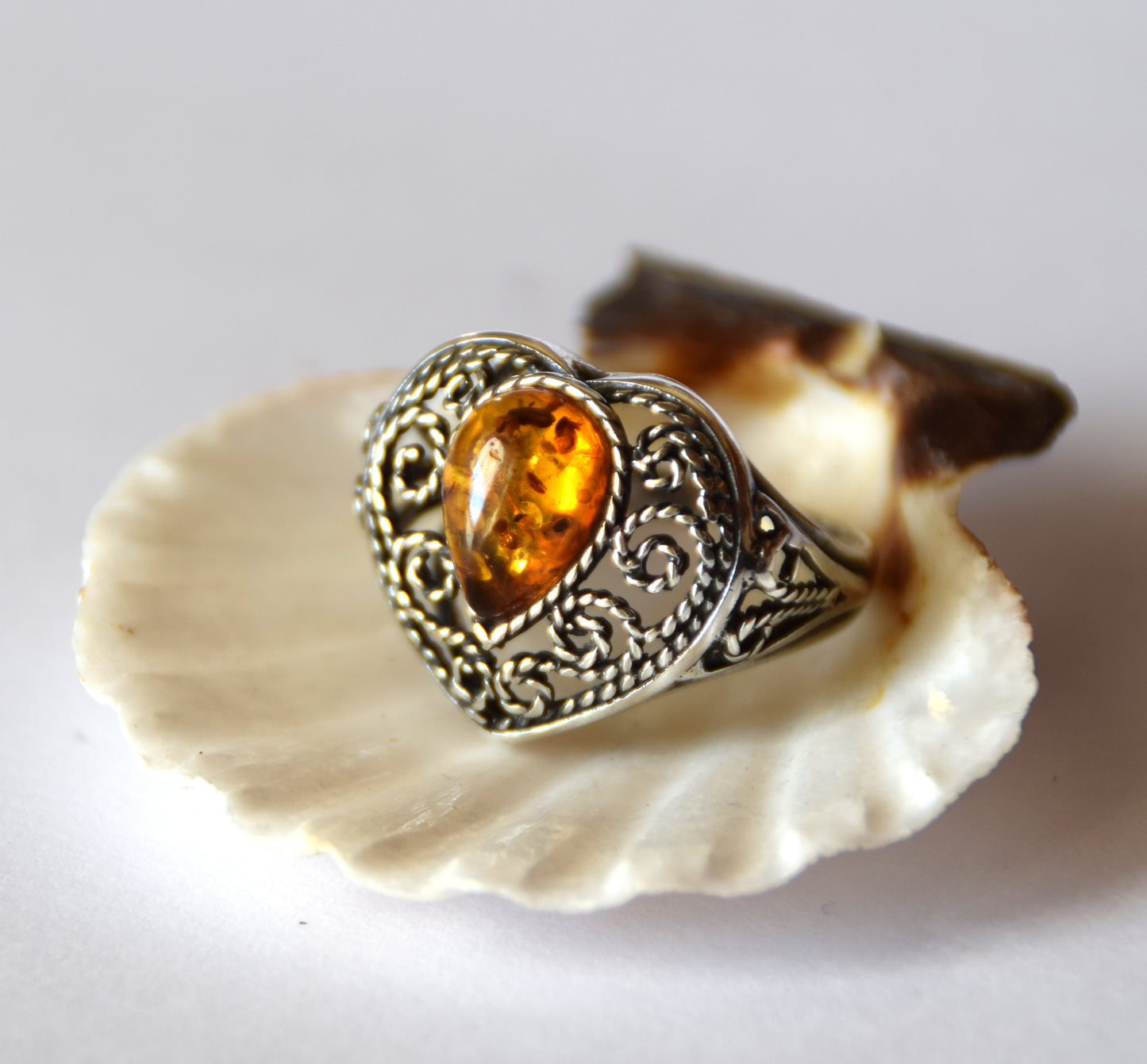 MJ Baltica, ring, natural Baltic Amber, 925 Silver, handcrafted, band, heart, filigree, luminous BP090