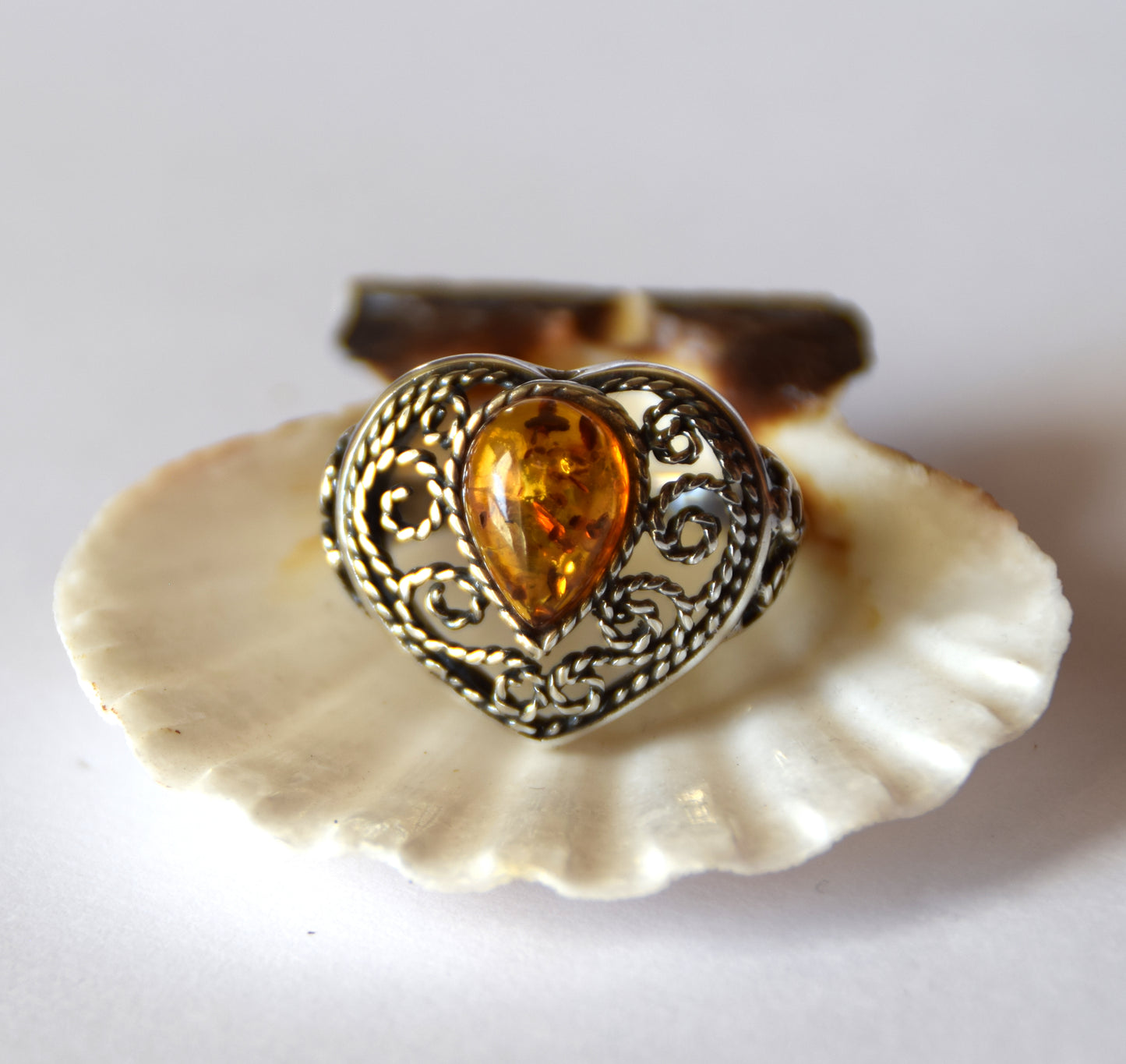 MJ Baltica, ring, natural Baltic Amber, 925 Silver, handcrafted, band, heart, filigree, luminous BP090