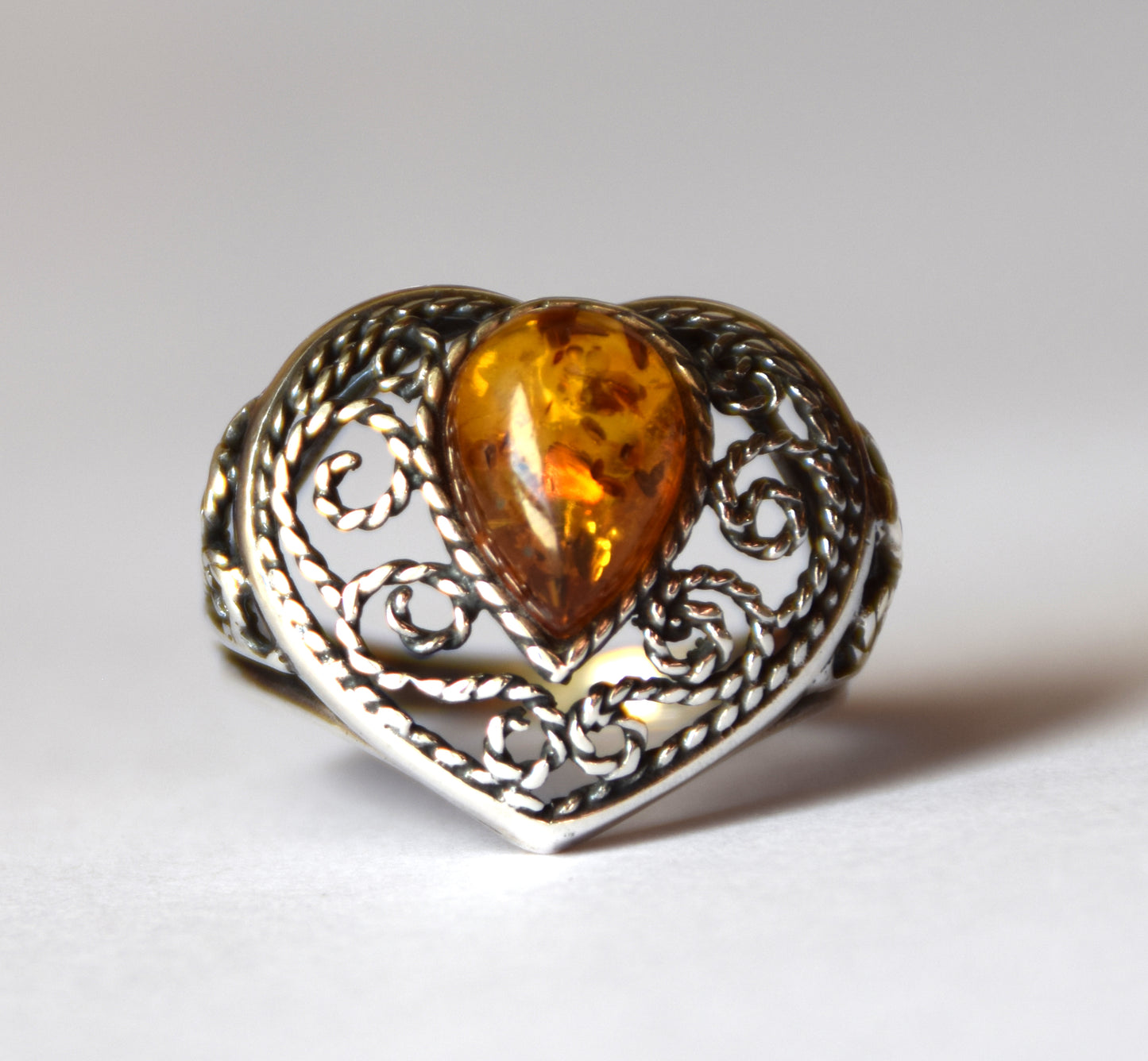 MJ Baltica, ring, natural Baltic Amber, 925 Silver, handcrafted, band, heart, filigree, luminous BP090