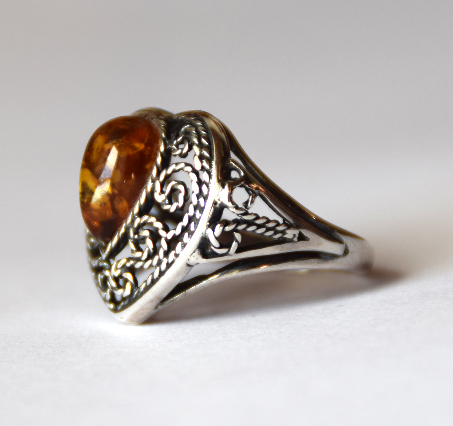 MJ Baltica, ring, natural Baltic Amber, 925 Silver, handcrafted, band, heart, filigree, luminous BP090