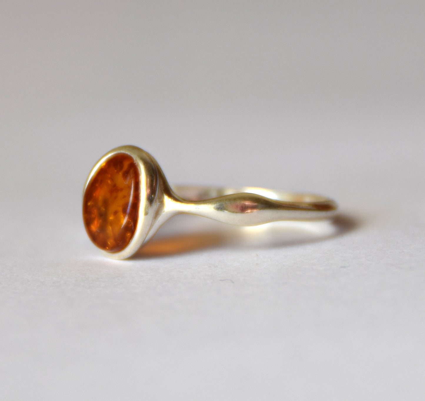 MJ Baltica, ring, natural Baltic Amber, 925 Silver, handcrafted, band, luminous BP093