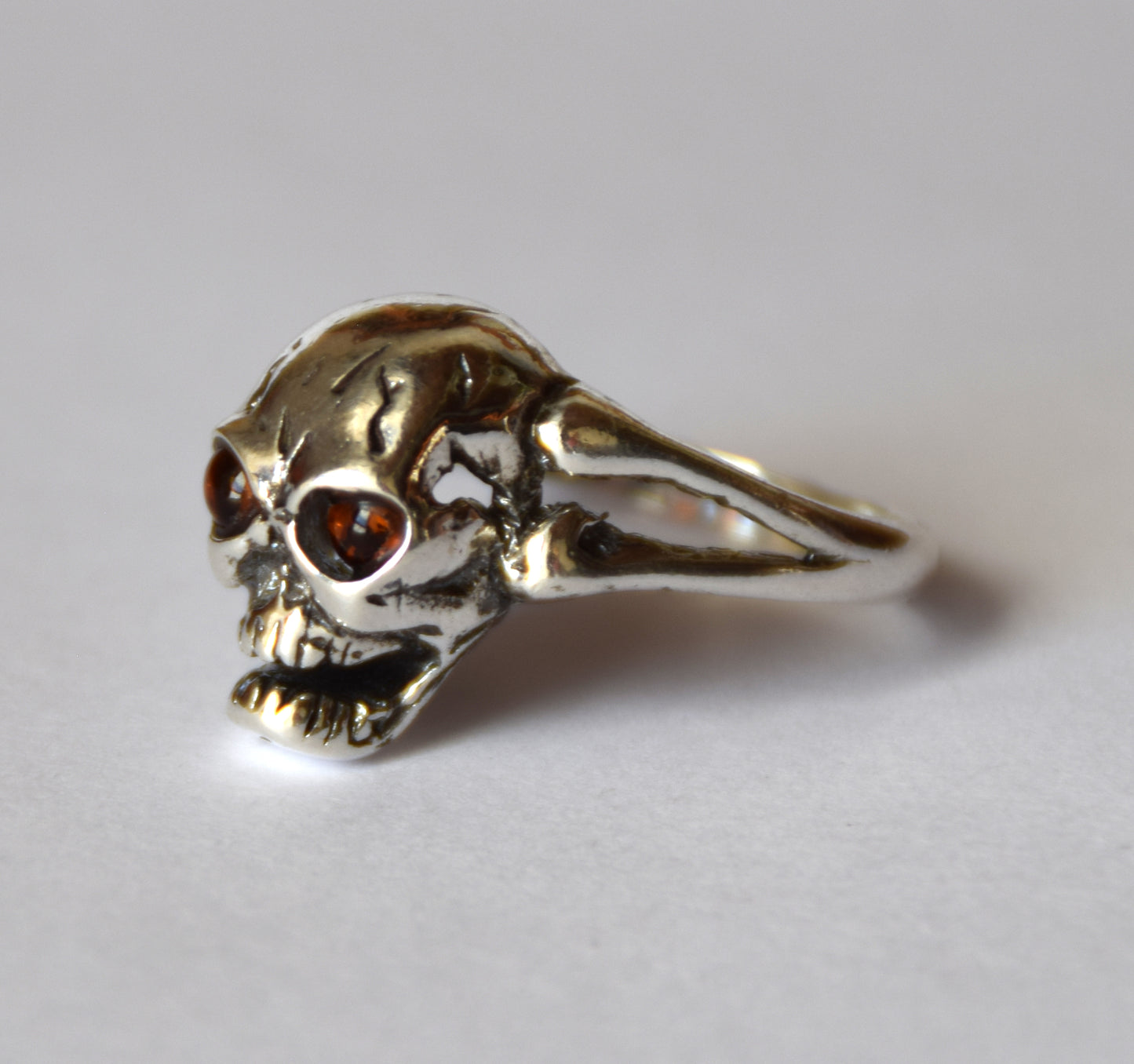 MJ Baltica, ring, natural Baltic amber, 925 silver, handcrafted, skull, luminous BP097