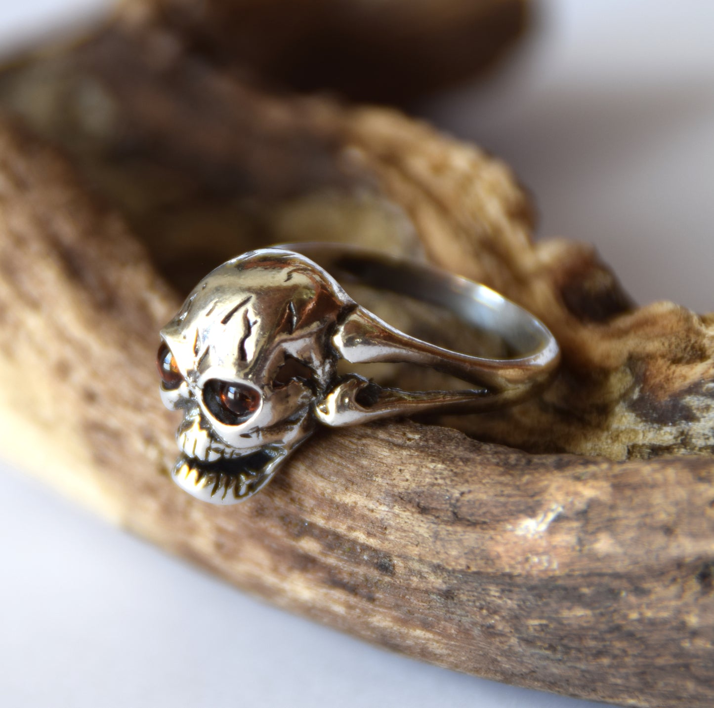 MJ Baltica, ring, natural Baltic amber, 925 silver, handcrafted, skull, luminous BP097