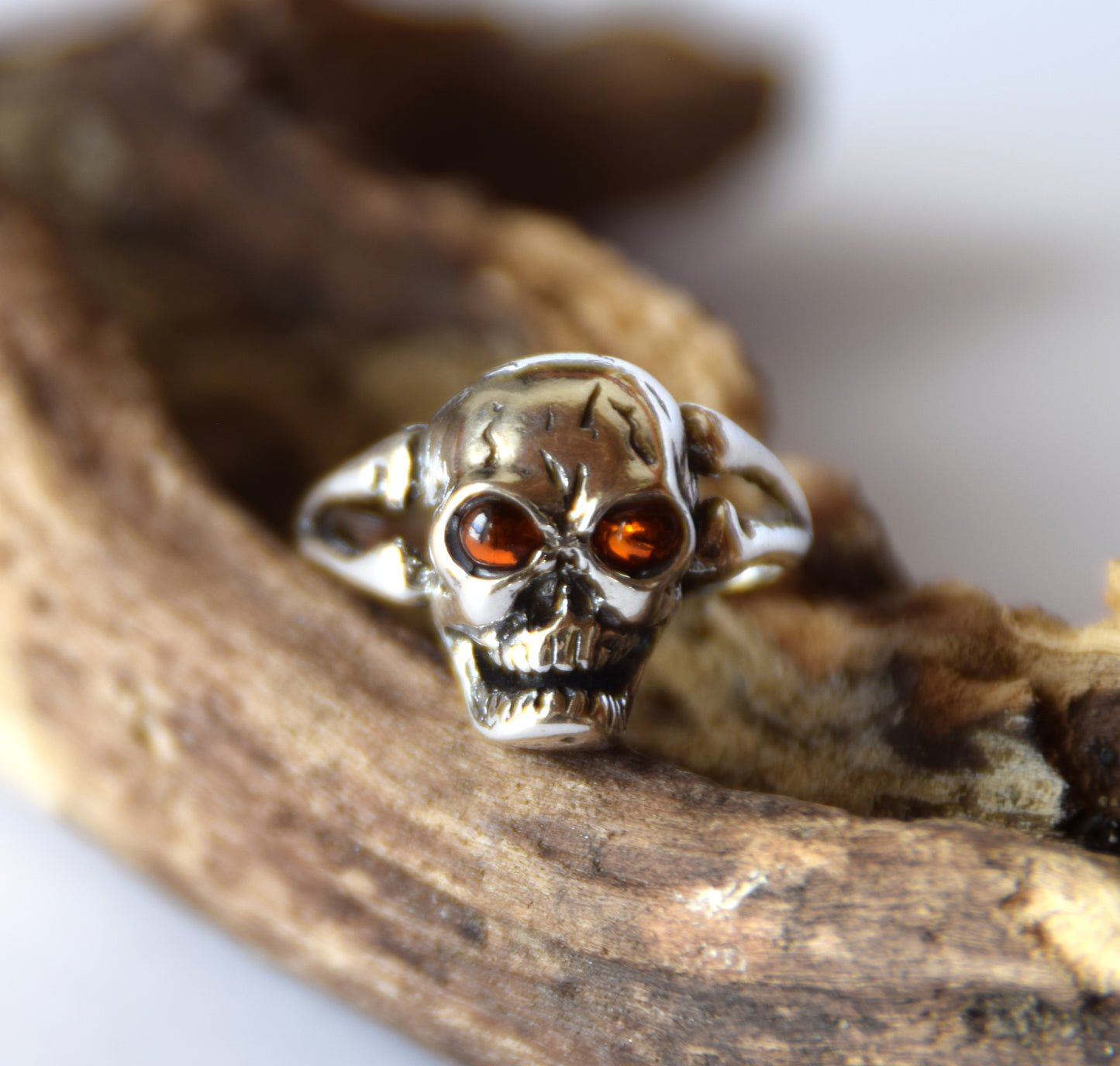 MJ Baltica, ring, natural Baltic amber, 925 silver, handcrafted, skull, luminous BP097