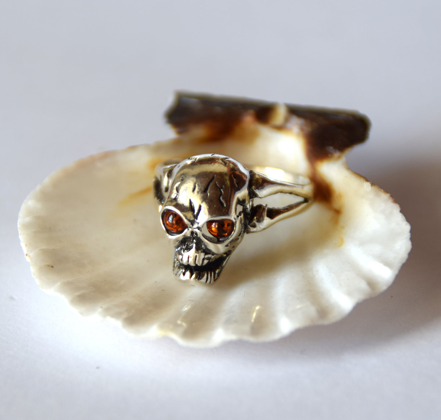 MJ Baltica, ring, natural Baltic amber, 925 silver, handcrafted, skull, luminous BP097