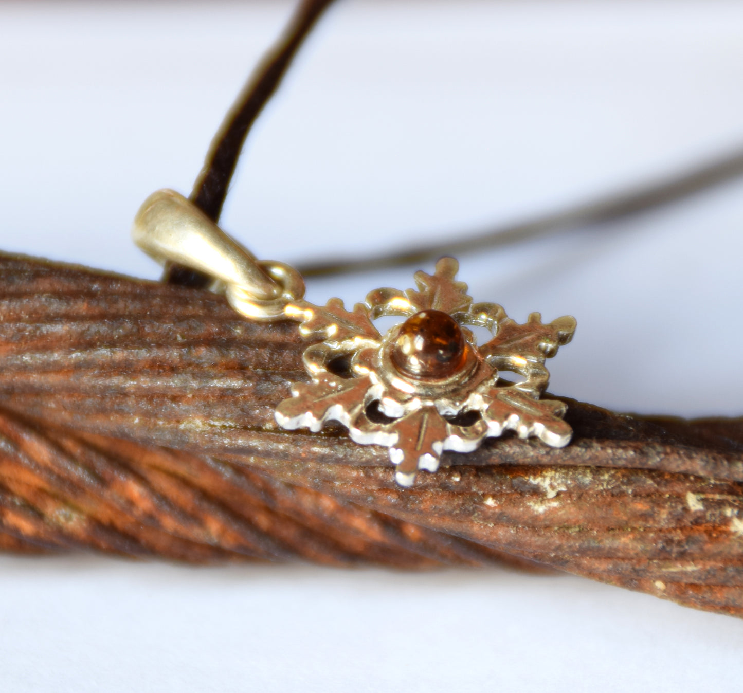 MJ Baltica, pendant, natural Baltic amber, 925 silver, snowflake, handcrafted, delicate, BW142