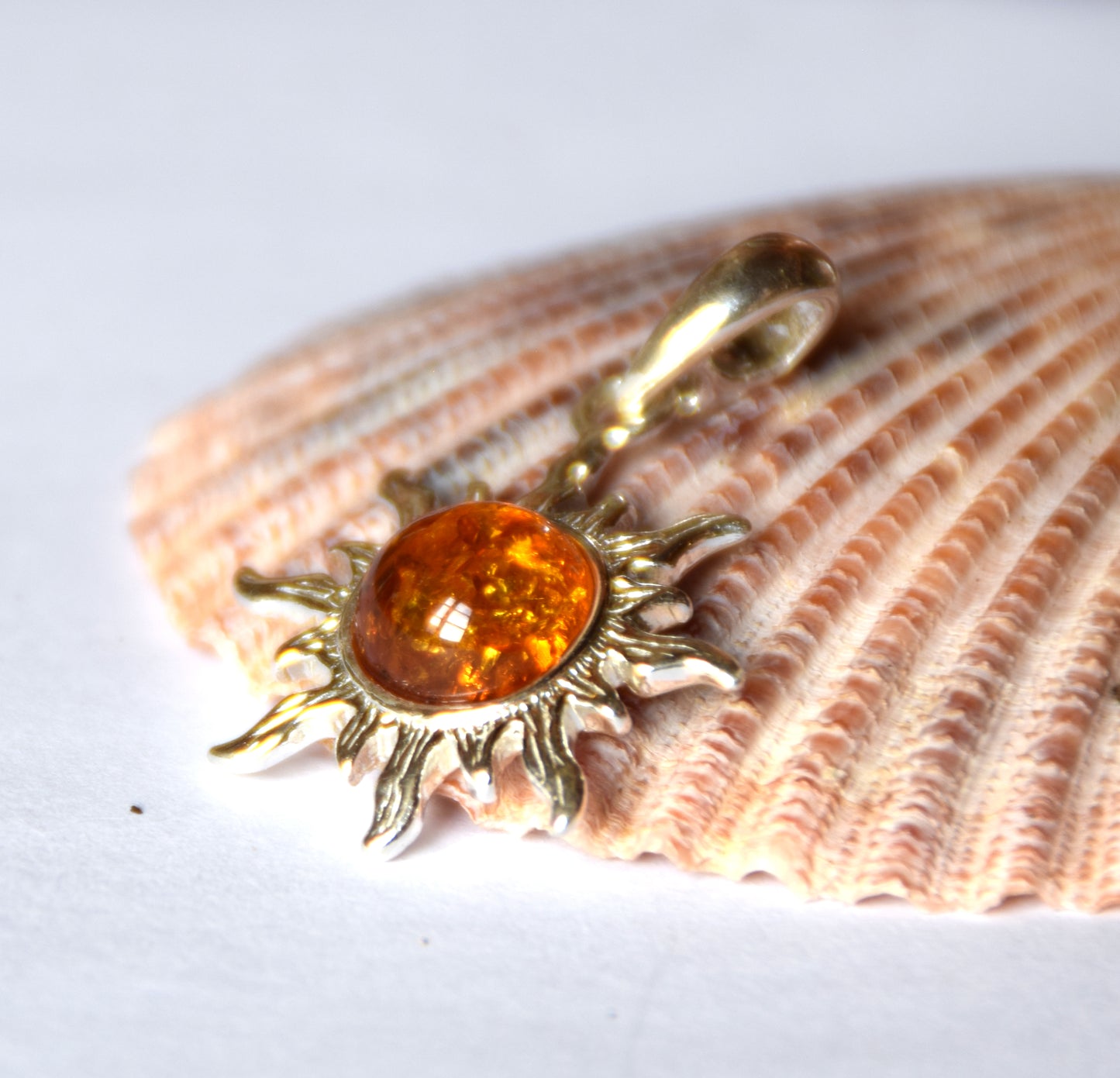 MJ Baltica, pendant, natural Baltic amber, 925 silver, sun, handcrafted, delicate, BW146