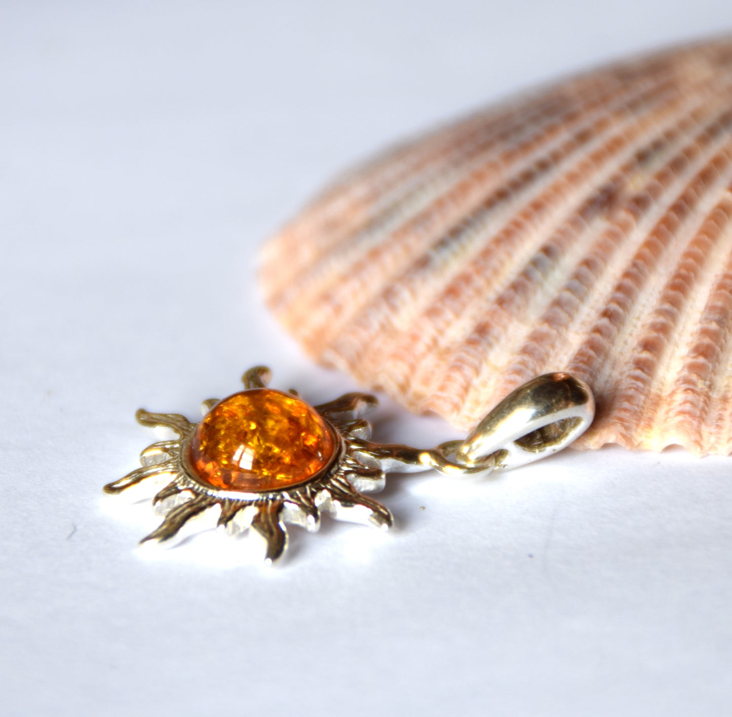 MJ Baltica, pendant, natural Baltic amber, 925 silver, sun, handcrafted, delicate, BW146