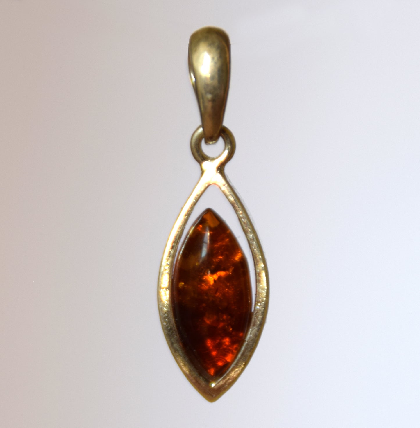 MJ Baltica, pendant, natural Baltic amber, 925 silver, handcrafted, delicate, BW148