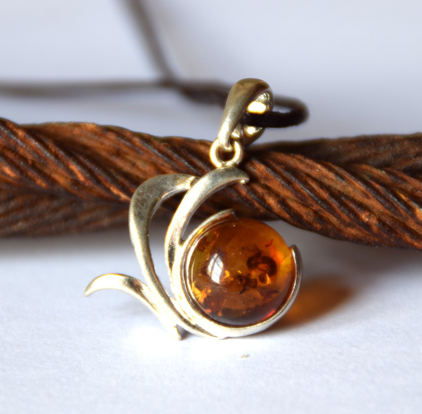 MJ Baltica, pendant, natural Baltic Amber, 925 Silver, abstract, handcrafted, delicate, BW149