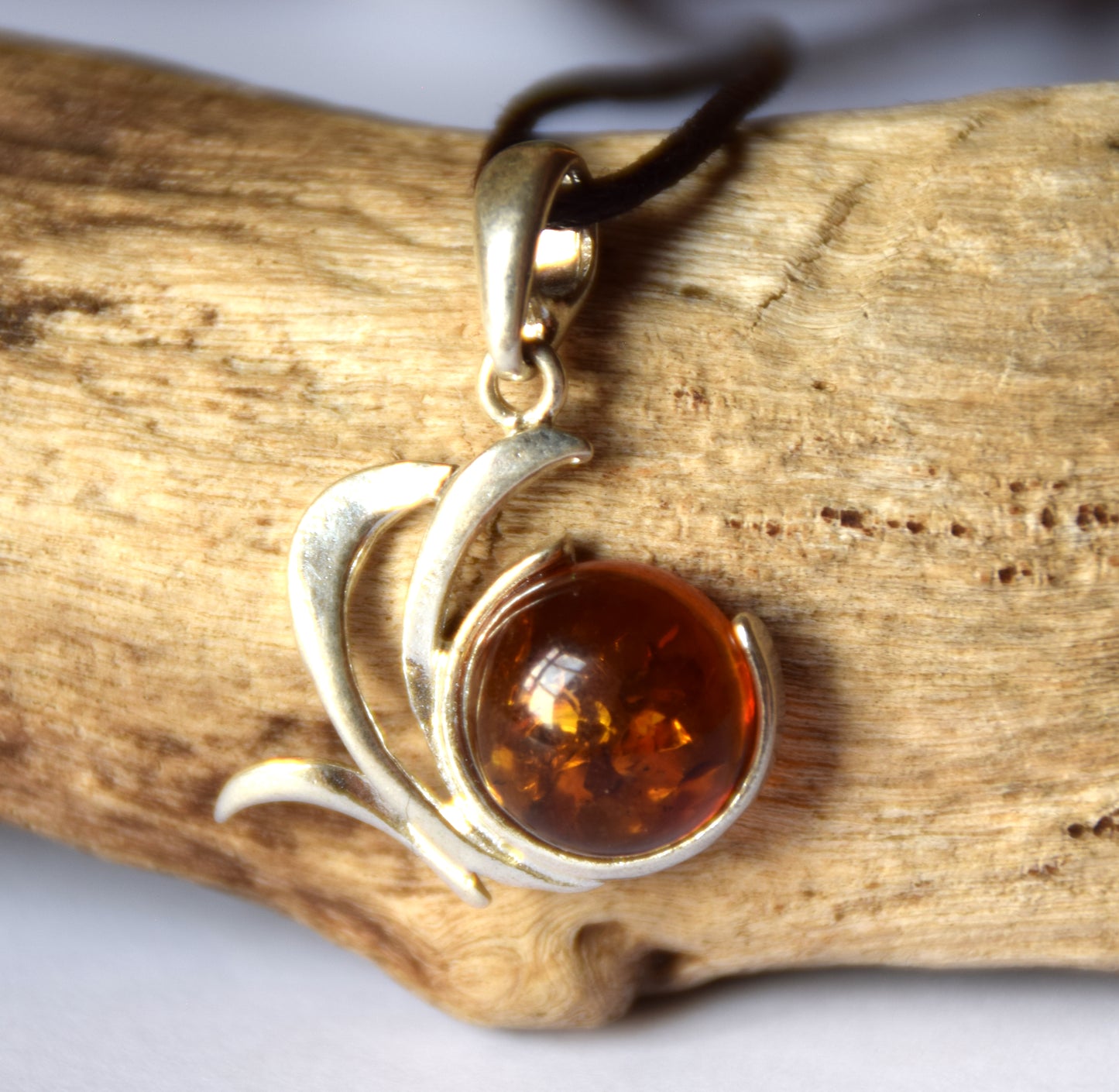 MJ Baltica, pendant, natural Baltic Amber, 925 Silver, abstract, handcrafted, delicate, BW149