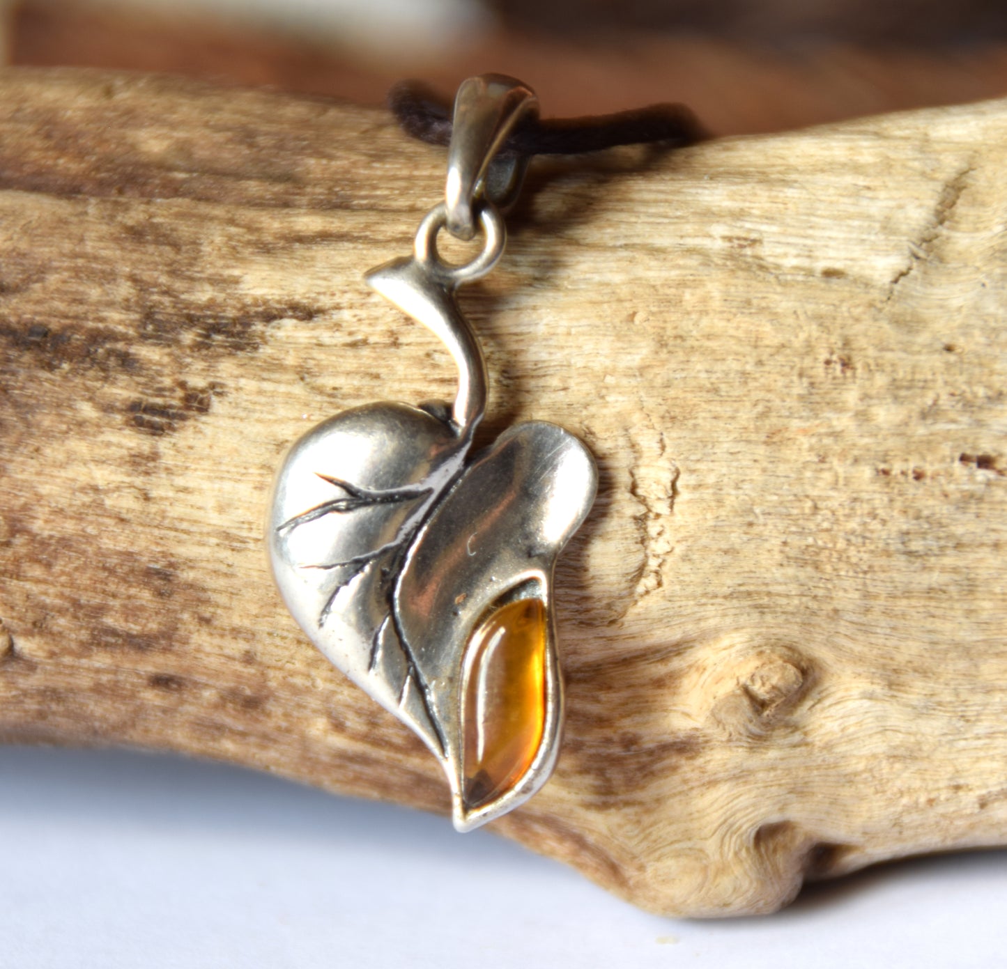 MJ Baltica, pendant, natural Baltic amber, 925 silver, leaf, handcrafted, delicate, BW150