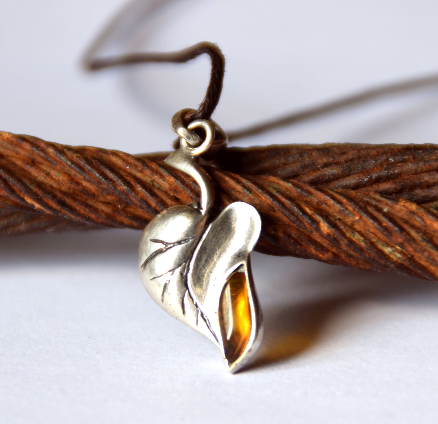 MJ Baltica, pendant, natural Baltic amber, 925 silver, leaf, handcrafted, delicate, BW150