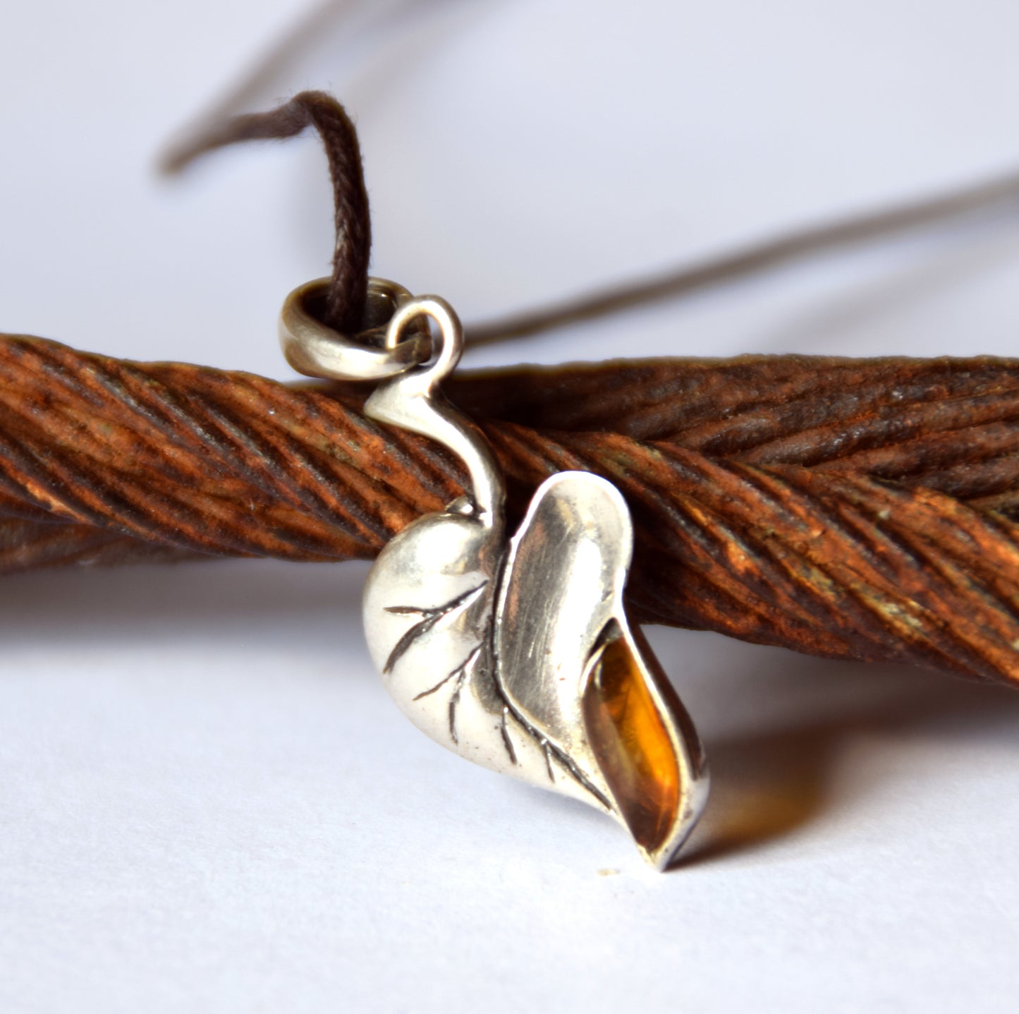 MJ Baltica, pendant, natural Baltic amber, 925 silver, leaf, handcrafted, delicate, BW150