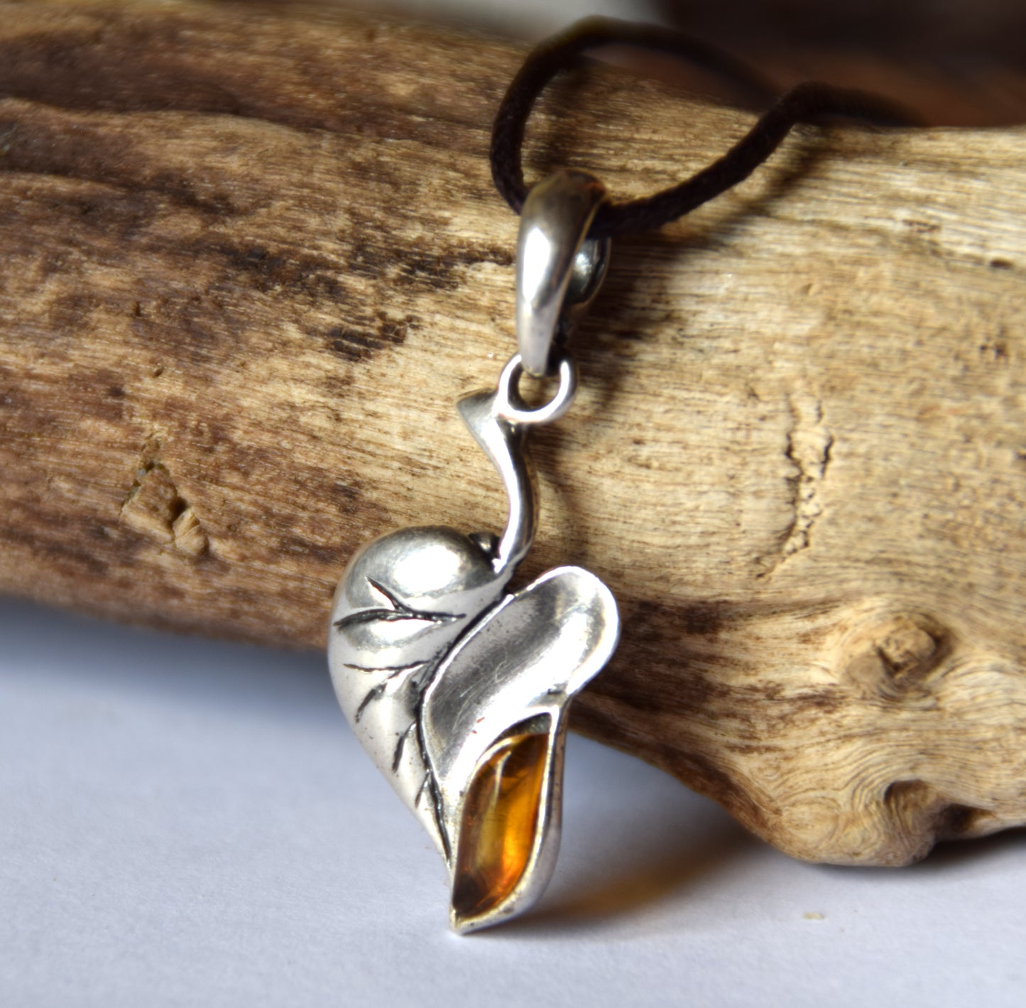 MJ Baltica, pendant, natural Baltic amber, 925 silver, leaf, handcrafted, delicate, BW150