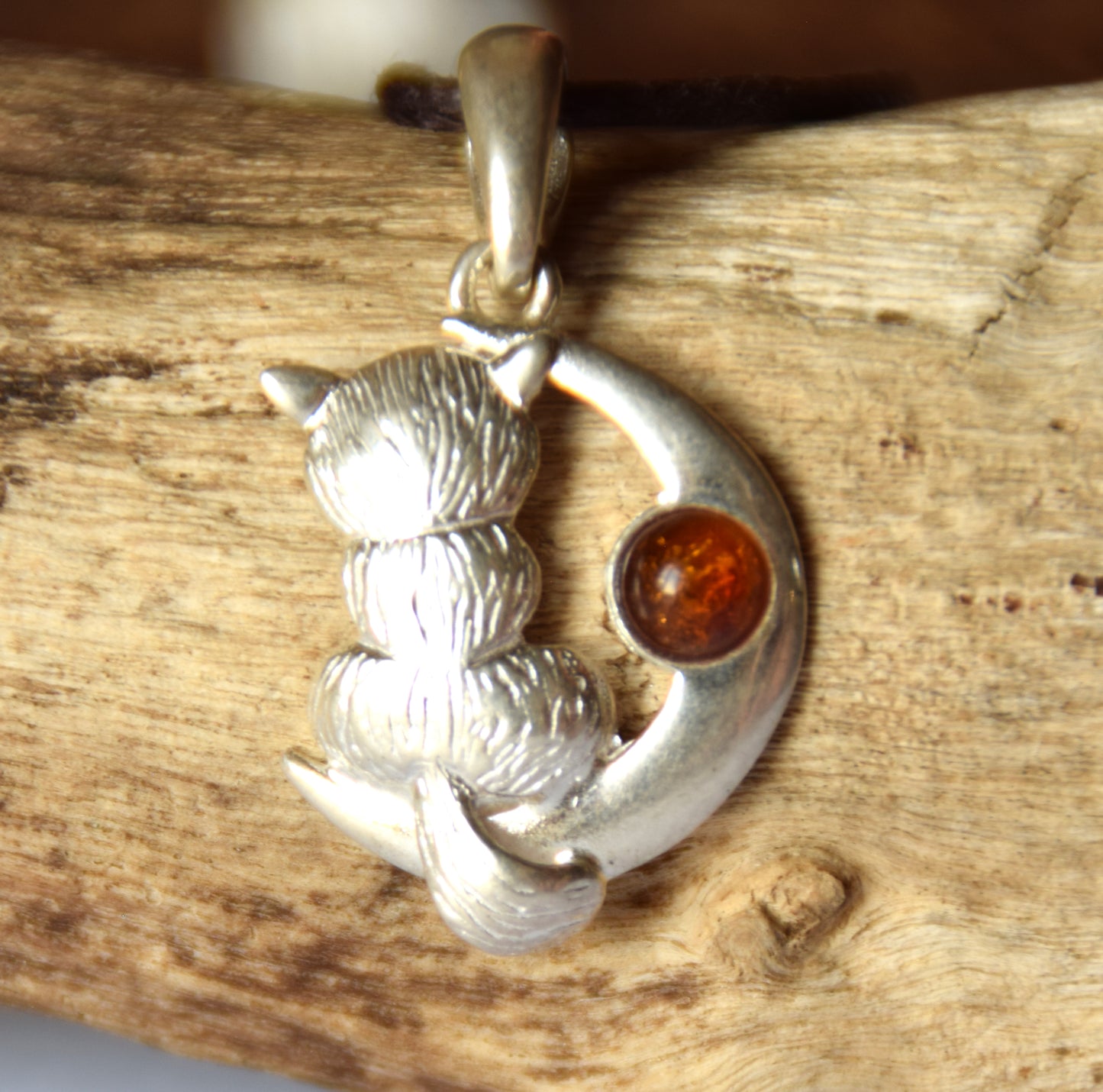 MJ Baltica, pendant, natural Baltic amber, 925 silver, cat, moon, handcrafted, delicate, BW151