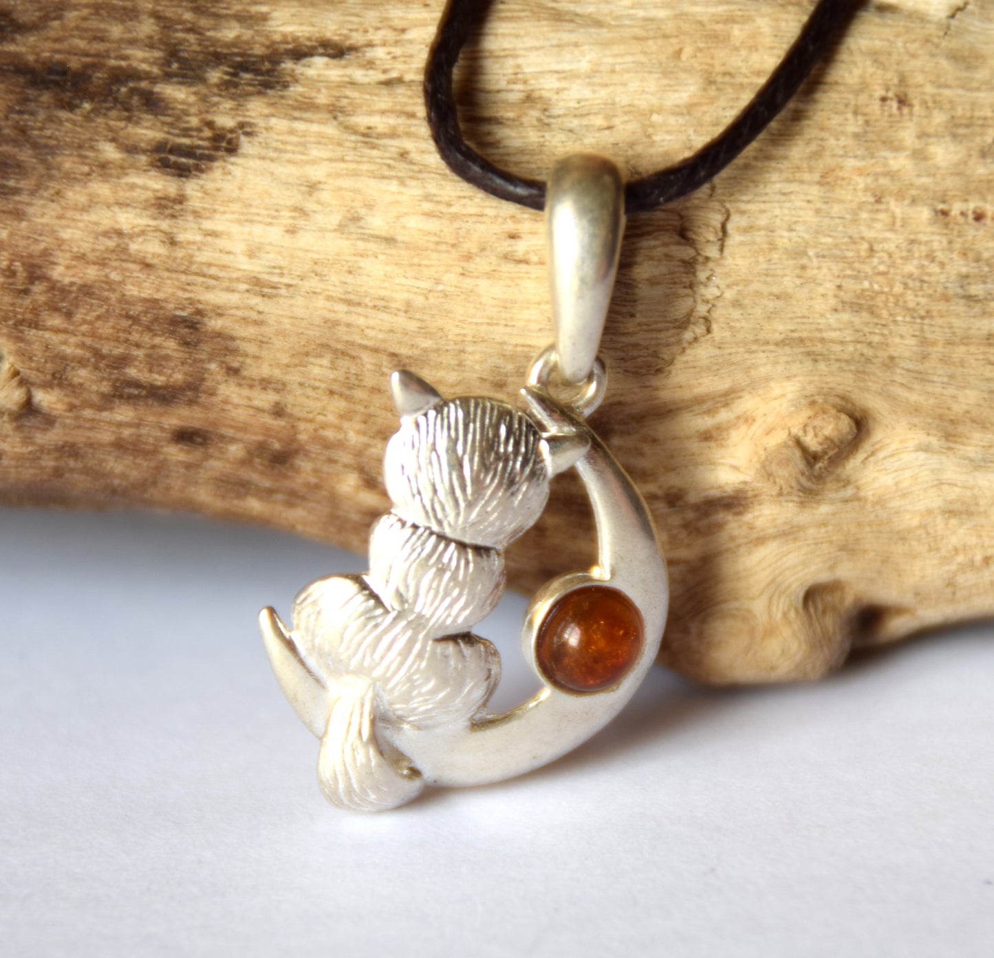 MJ Baltica, pendant, natural Baltic amber, 925 silver, cat, moon, handcrafted, delicate, BW151