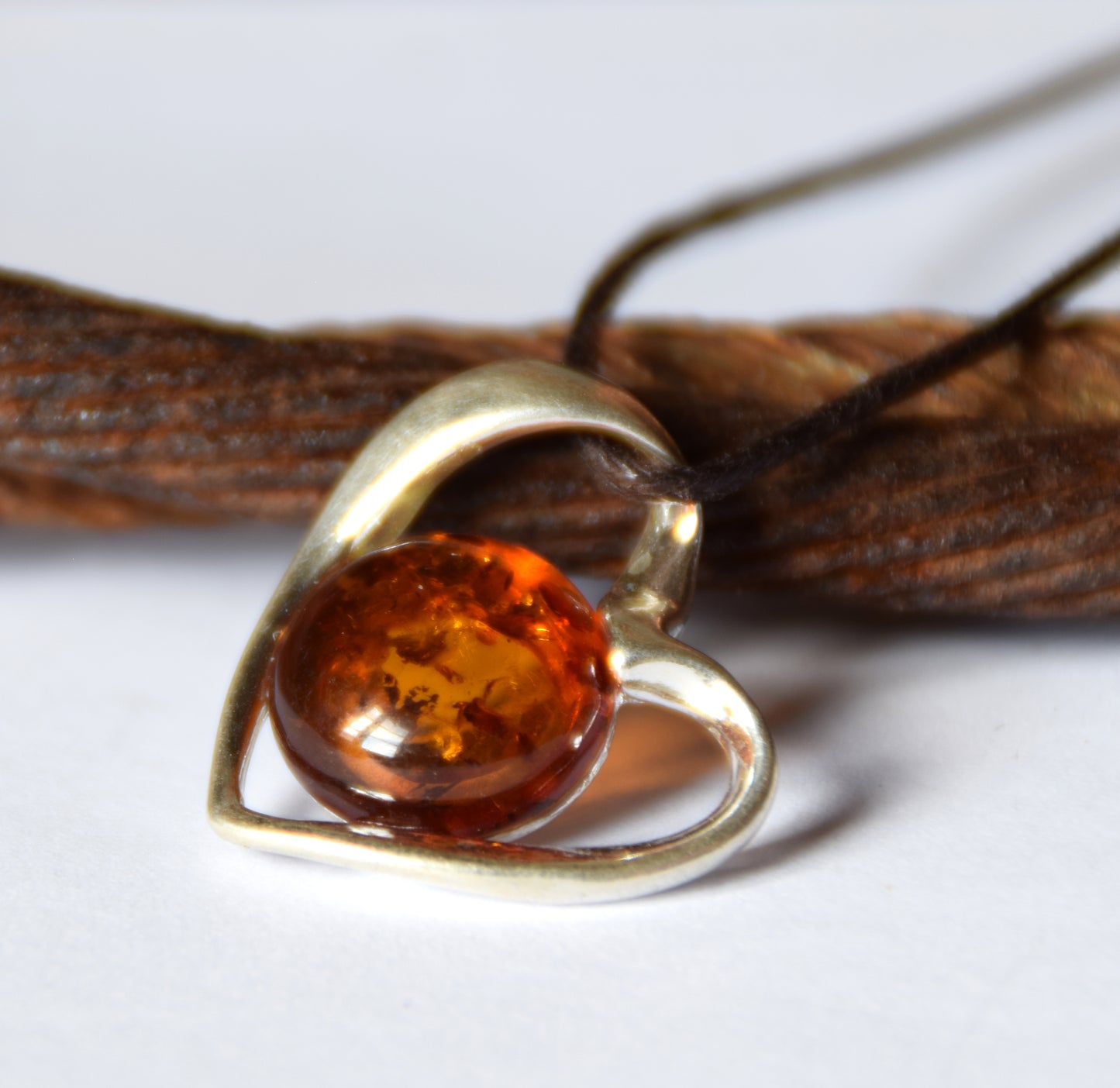 MJ Baltica, pendant, natural Baltic amber, Argent0 925, heart, abstract, handcrafted, delicate, BW156