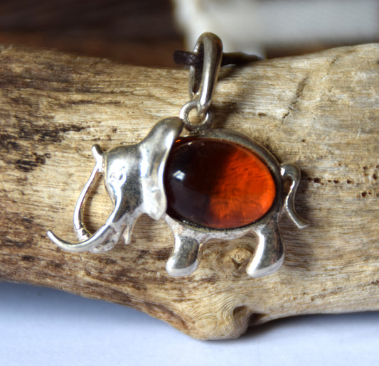 MJ Baltica, pendant, natural Baltic amber, 925 silver, elephant, handcrafted, lucky charm, BW160