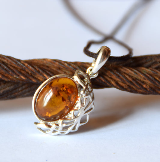 MJ Baltica, pendant, natural Baltic amber, 925 silver, oval, handcrafted, delicate, BW164