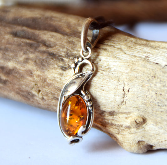 MJ Baltica, pendant, natural Baltic amber, 925 silver, oval, leaf, handcrafted, delicate, BW166