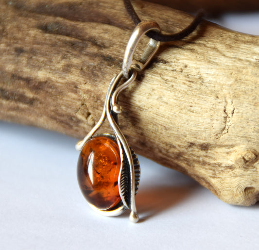 MJ Baltica, pendant, natural Baltic amber, 925 silver, oval, leaf, handcrafted, vintage, BW170