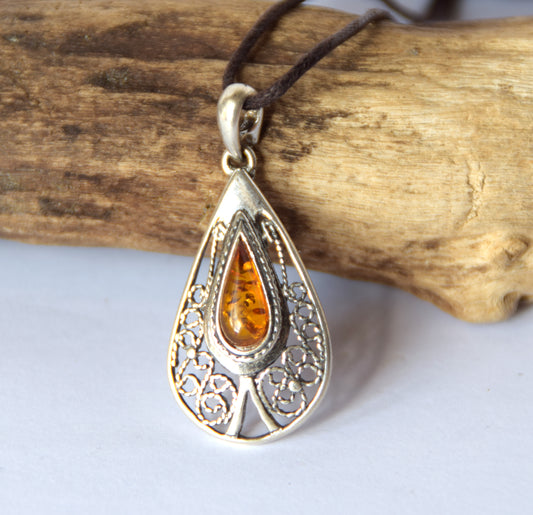 MJ Baltica, pendant, natural Baltic amber, 925 silver, filigree, vintage, drop, handcrafted, vintage, BW178