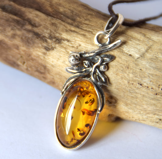 MJ Baltica, pendant, natural Baltic amber, 925 silver, oval, flowers, vintage, handcrafted, BW190