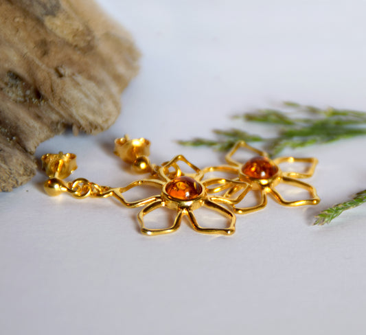 MJ Baltica, orecchini, Ambra naturale Baltica, Argento 925, placcato in Oro 18k, fiore, pendente, leggero, luminoso, BZK047