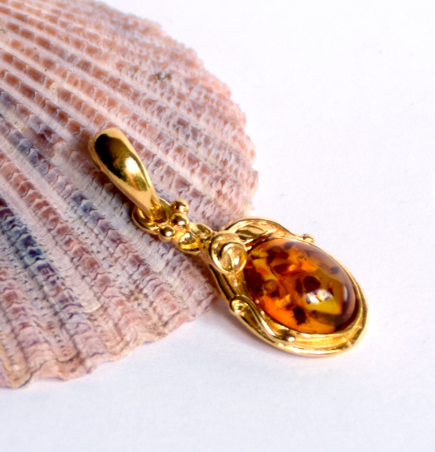 MJ Baltica, pendant, natural Baltic Amber, 925 Silver, 14k Gold plated BZW024