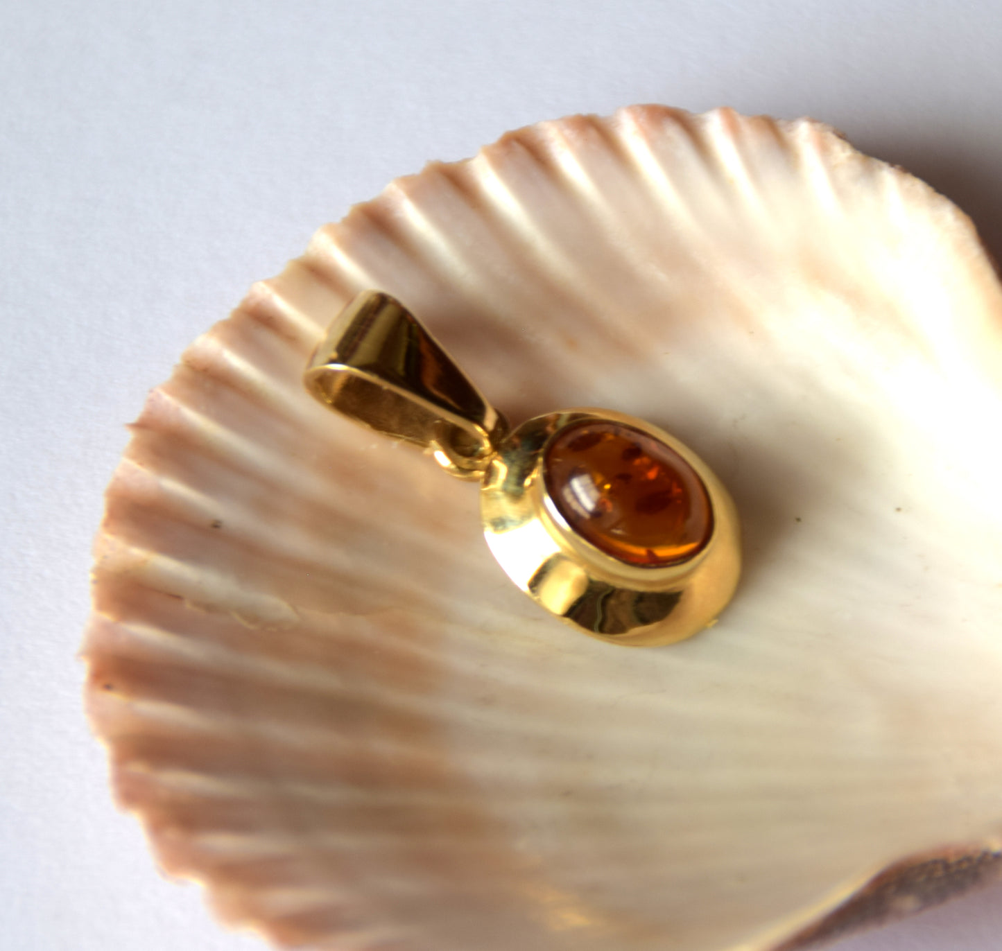 MJ Baltica, pendant, natural Baltic Amber, 925 Silver, 14k Gold Plated, beautiful, delicate, handcrafted BZW061