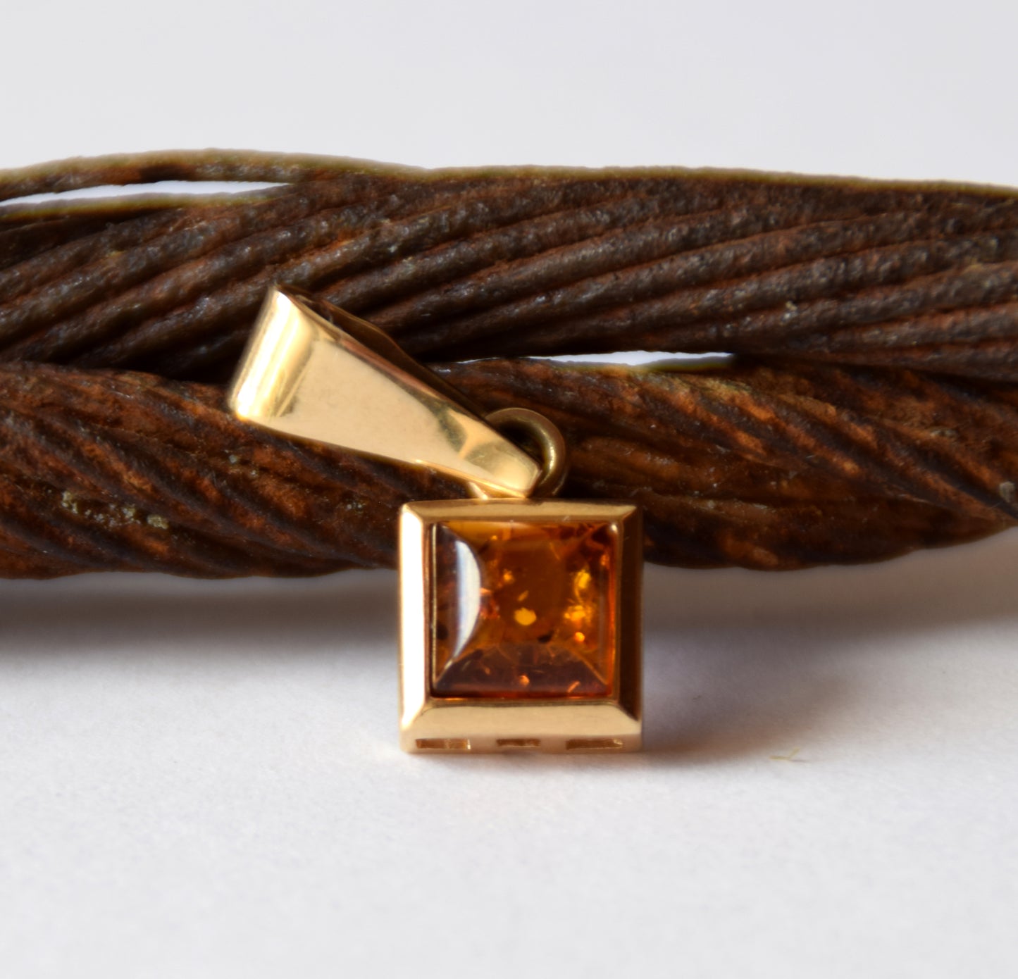 MJ Baltica, pendant, natural Baltic Amber, 925 Silver, 14k Gold Plated, beautiful, delicate, handcrafted BZW062