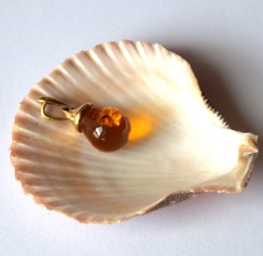 MJ Baltica, pendant, natural Baltic Amber, 925 Silver, 14k Gold Plated, beautiful, drop, handcrafted, BZW065